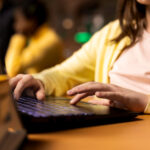 Vysoké školy môžu získať 300-tisíc eur na rozvoj AI vzdelávania